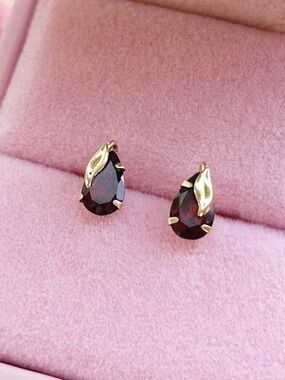 Estate Vintage Natural Garnet and 14kt Yellow Gold Teardrop Leaf Stud Earrings
